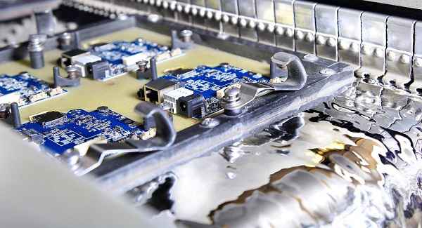 選擇性波峰焊和波峰焊哪一種更適合pcba加工? 選擇性波峰焊和波峰焊哪一種更適合pcba加工?